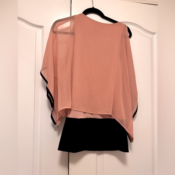 Le Chateau peach coloured blouse with bag wing style sleeves - Size XXS - Picture 2 of 5